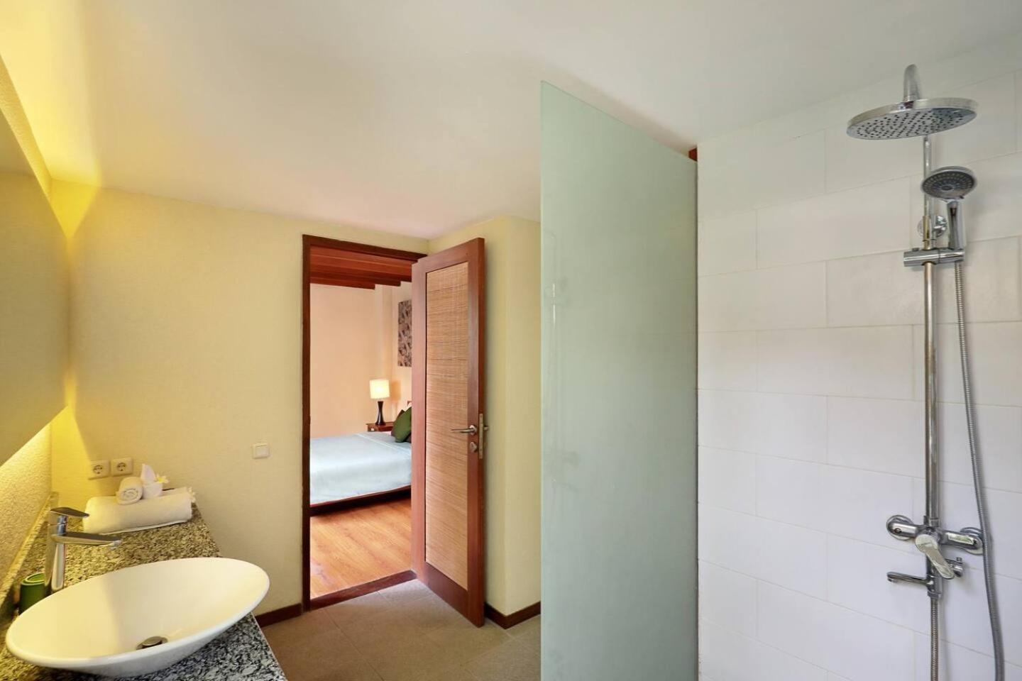 Super Value 4 Bedroom, Walk To Bintang Supermarket Seminyak Buitenkant foto
