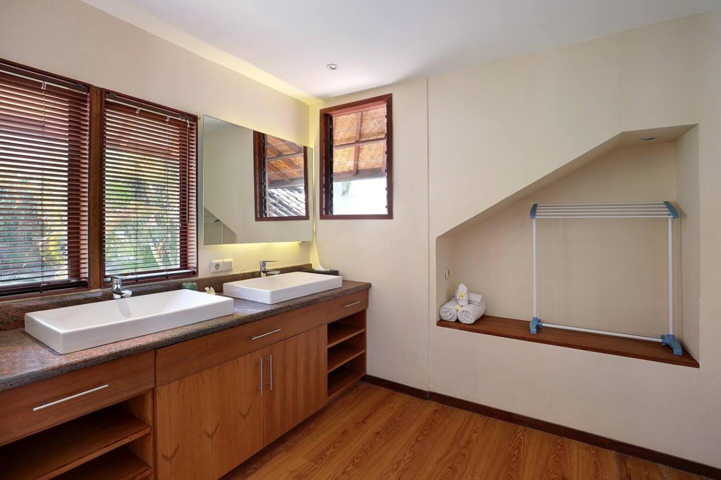 Super Value 4 Bedroom, Walk To Bintang Supermarket Seminyak Buitenkant foto