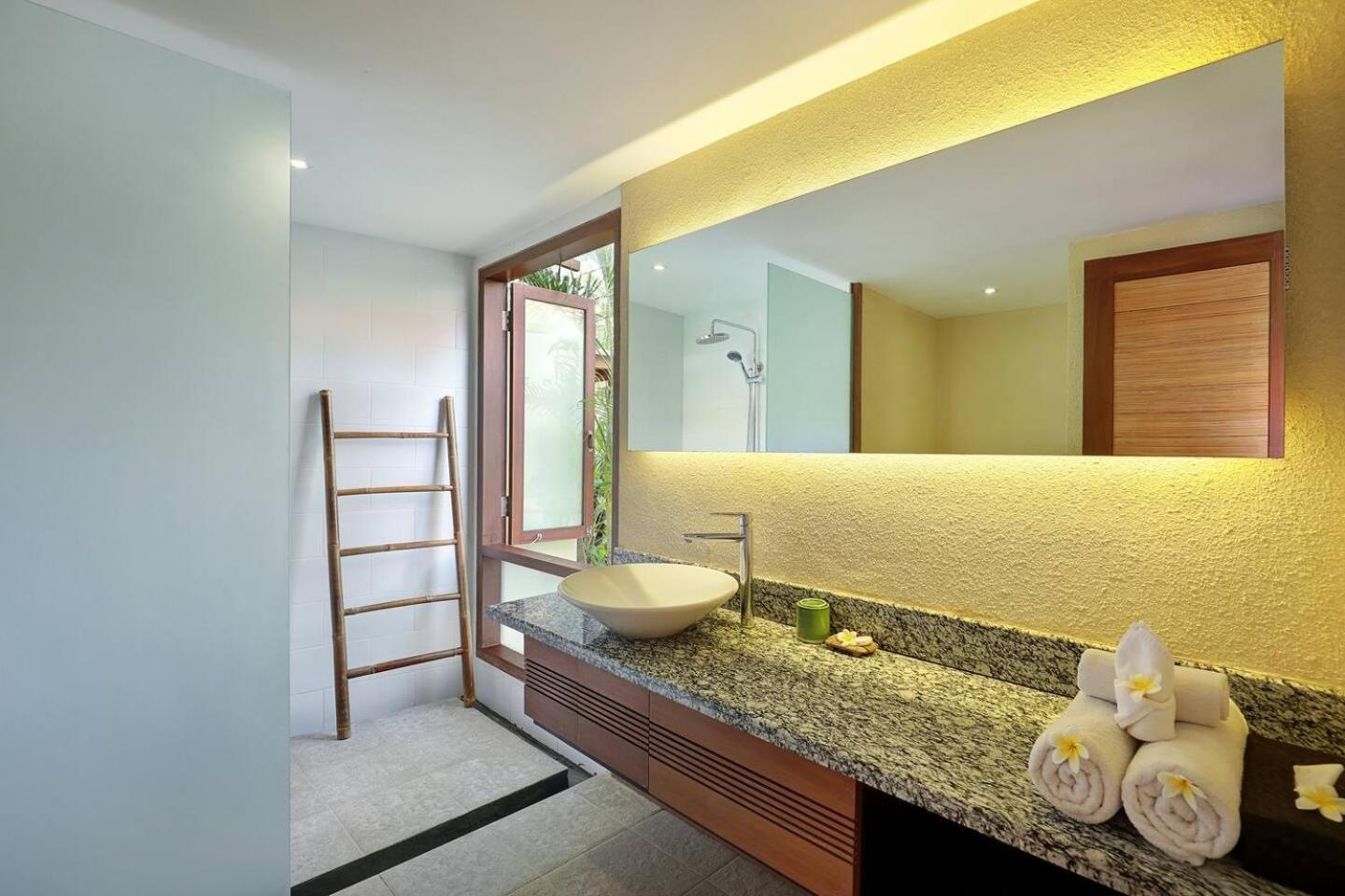 Super Value 4 Bedroom, Walk To Bintang Supermarket Seminyak Buitenkant foto