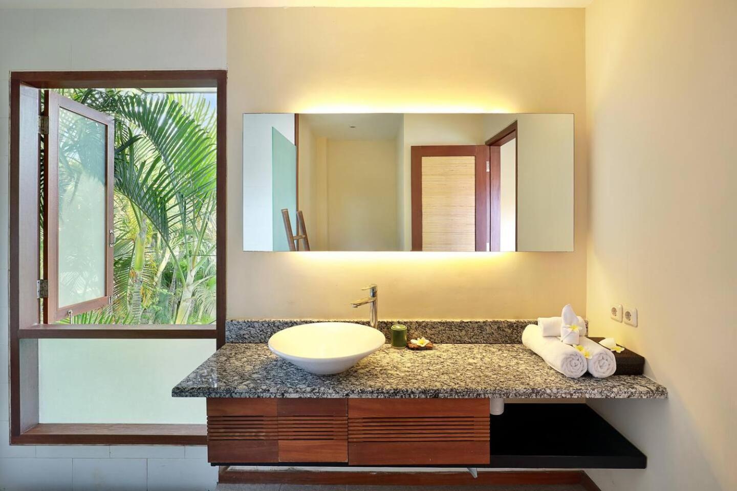 Super Value 4 Bedroom, Walk To Bintang Supermarket Seminyak Buitenkant foto
