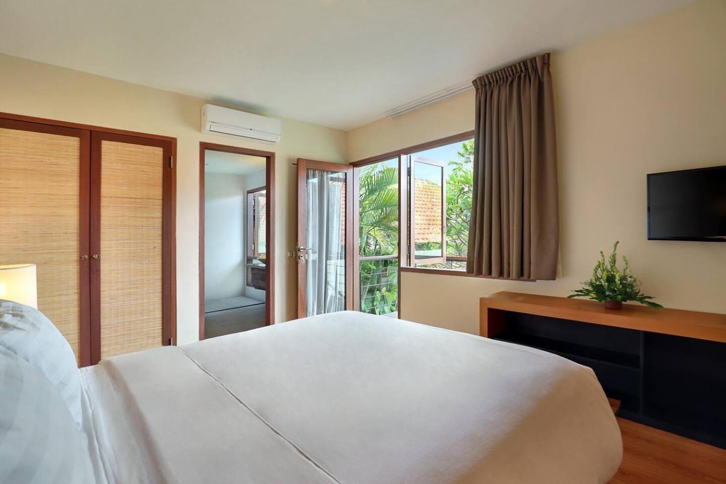 Super Value 4 Bedroom, Walk To Bintang Supermarket Seminyak Buitenkant foto